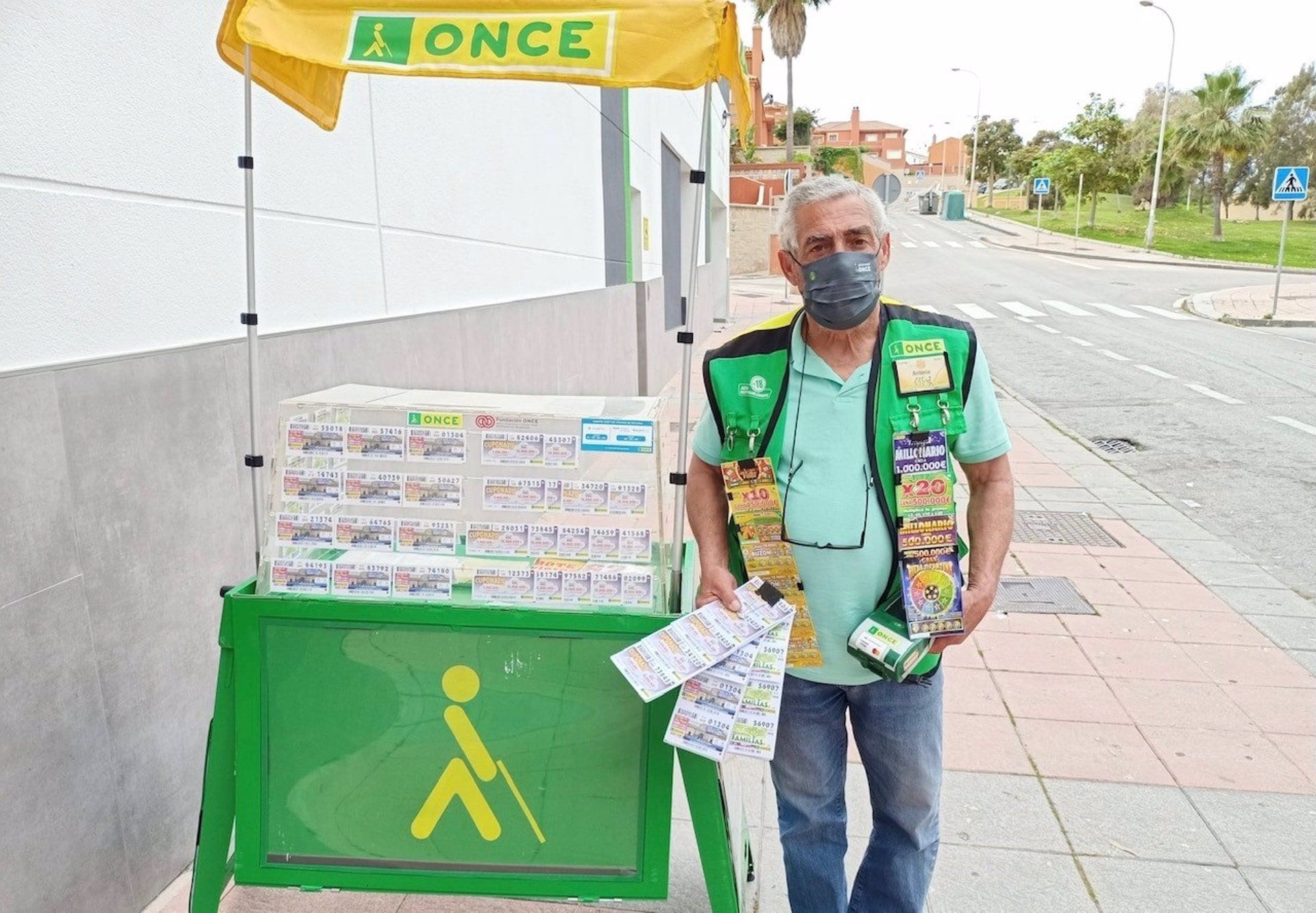 La ONCE reparte 200.000 euros entre diez vecinos de San Nicolás del Rinconcillo, en Algeciras.