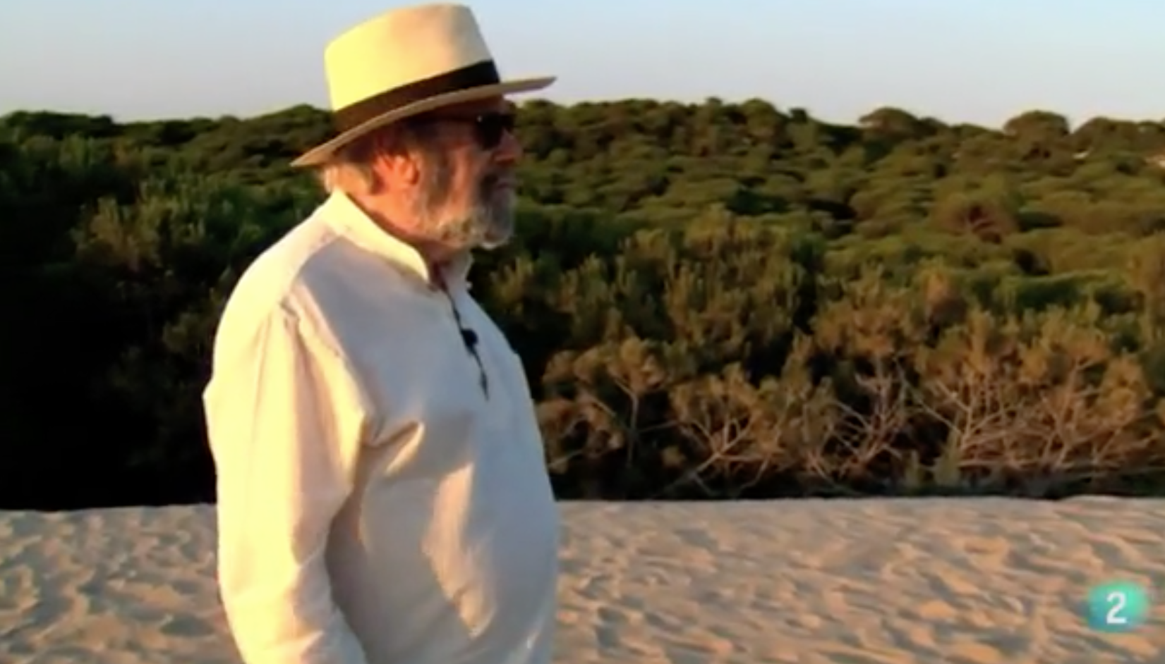 José Manuel Caballero Bonald, en Doñana, en una escena del documental.