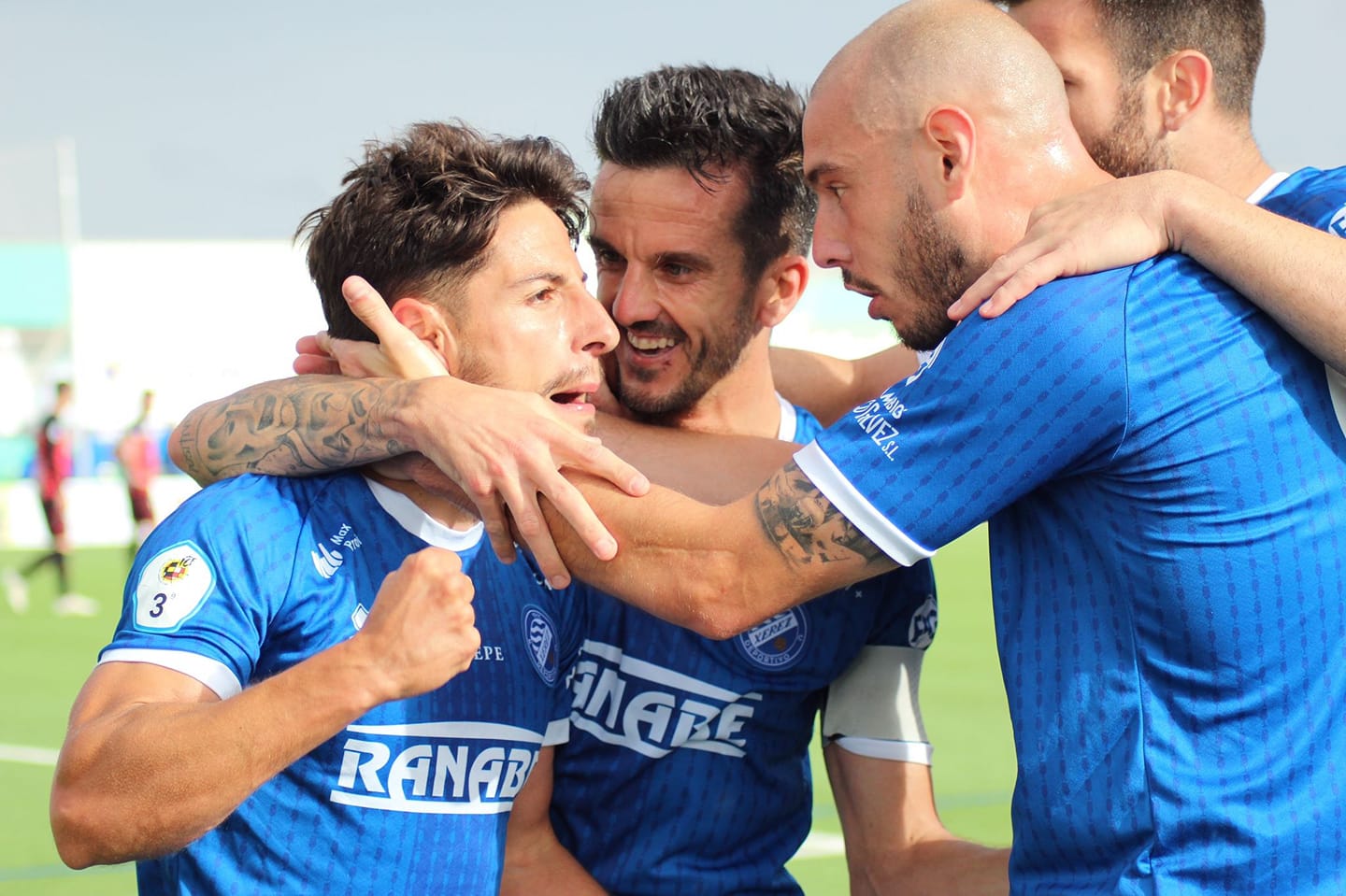 Jugadores del Xerez DFC, celebrando uno de los goles contra el Puente Genil.