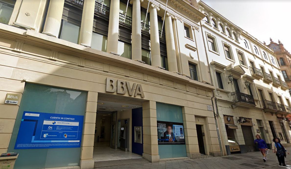La oficina del BBVA en plaza Nueva en Sevilla.