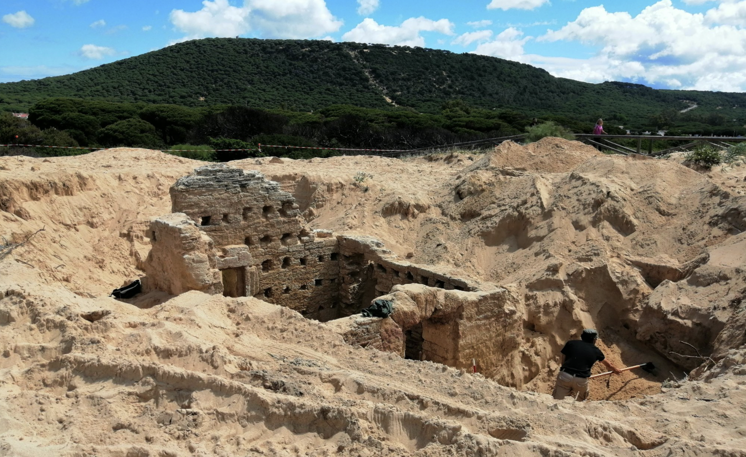 Trabajos en lo que pudo ser una antigua factoría romana de salazón, en Cabo Trafalgar. LUIS ROSSI