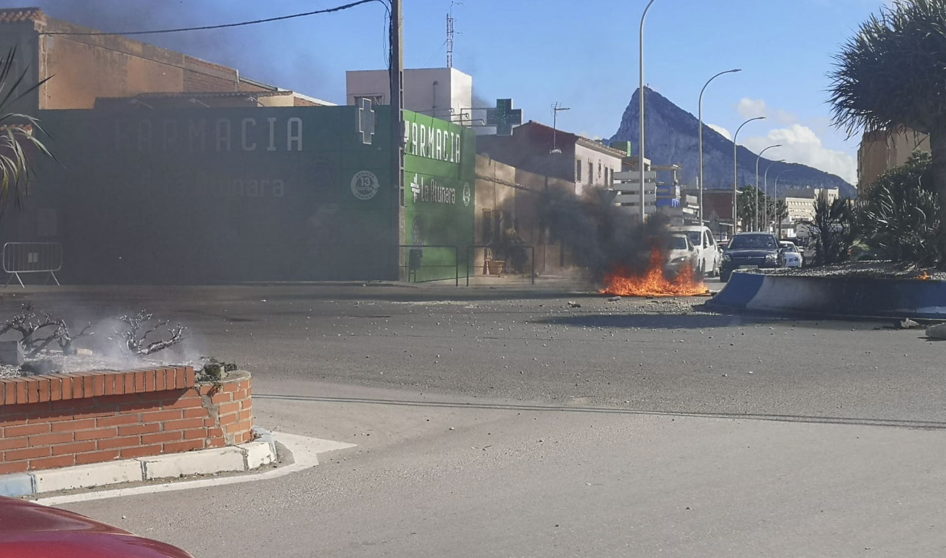 La Atunara, en La Línea, convertida en un auténtico polvorín. La Atunara, en La Línea, convertida en un auténtico polvorín.