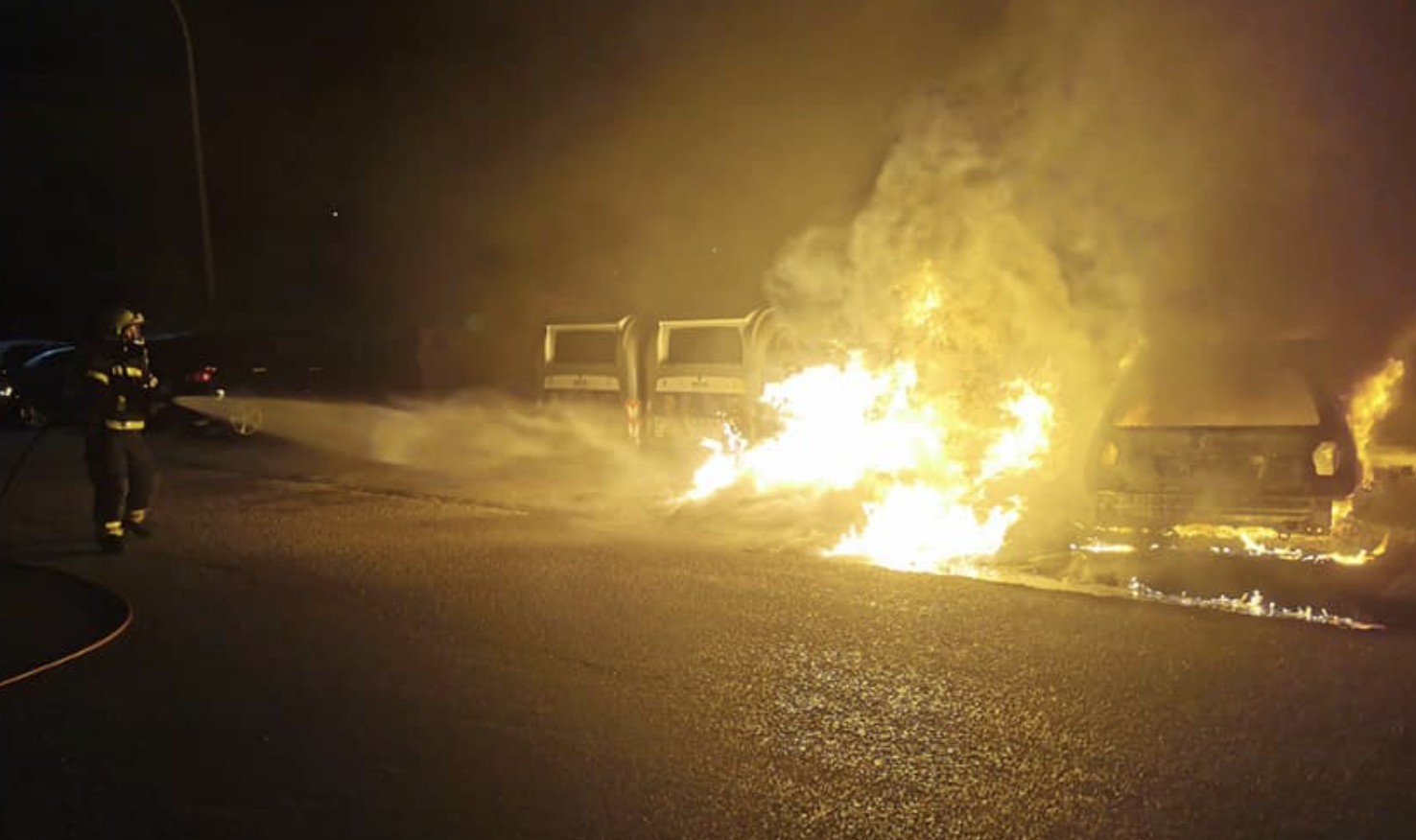 Tensión en La Línea, ante la oleada de disturbios y vandalismo en La Atunara. BOMBEROS DE LA LÍNEA