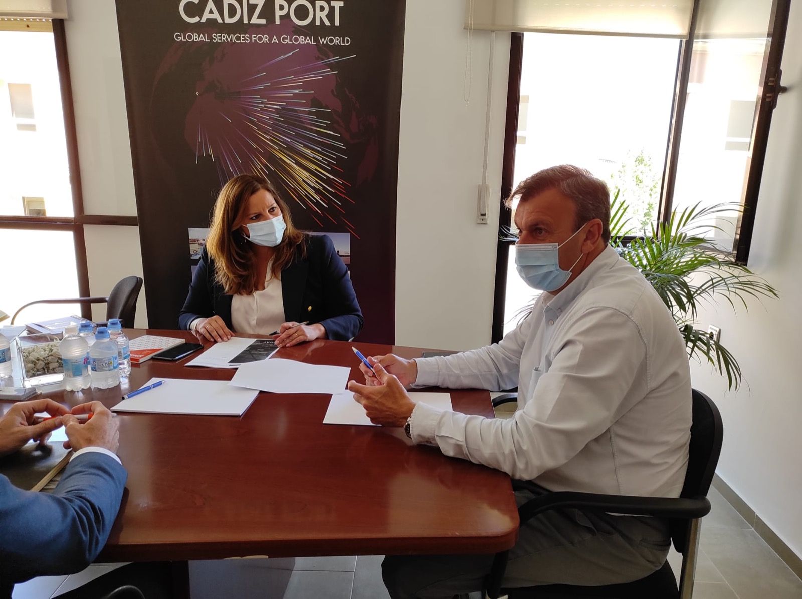 Reunión de la diputada Estefanía Brazo con la asociación Cádiz-Port.