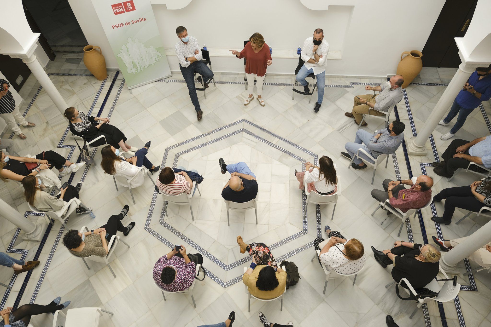 Susana Díaz, reunida con parte de la militancia de Salteras, en la tarde de este pasado jueves.