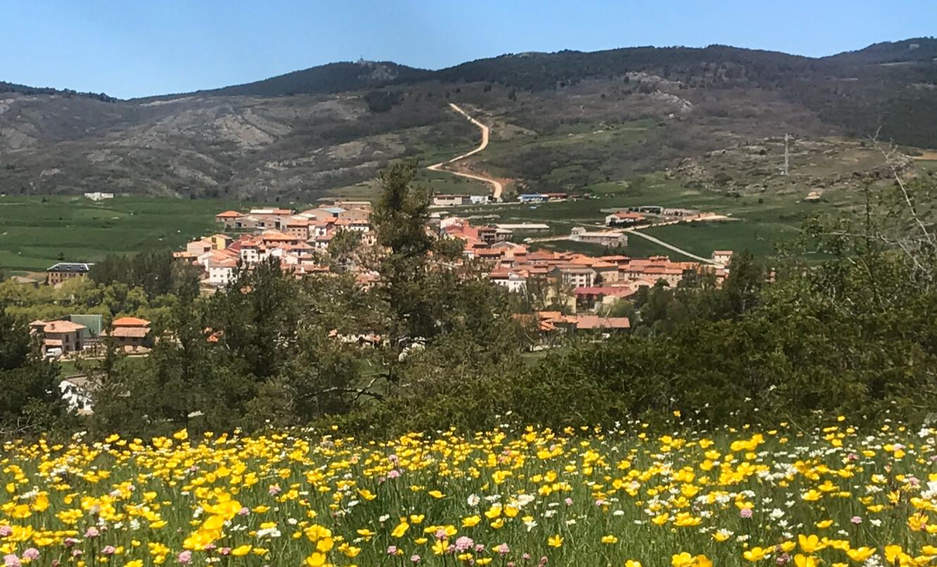 Una vista de Orea, bello pueblo de montaña.