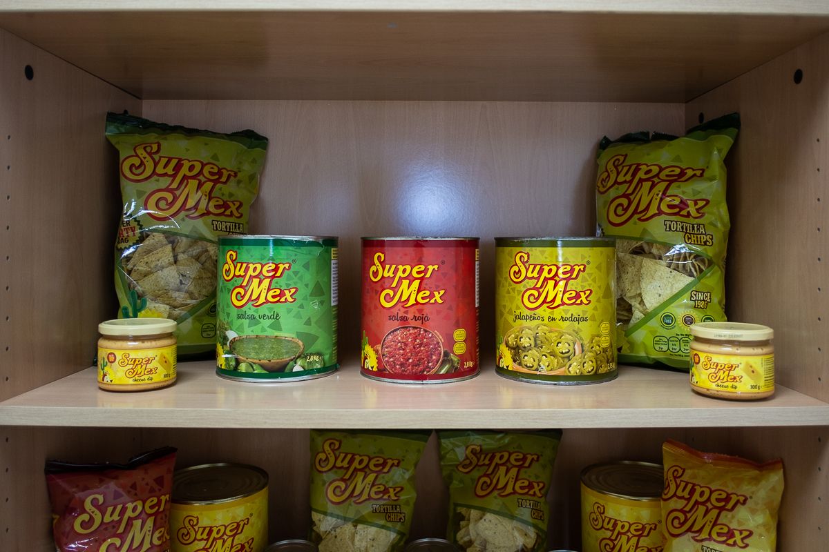 Salsas, nachos y otros productos de la marca Super Mex.