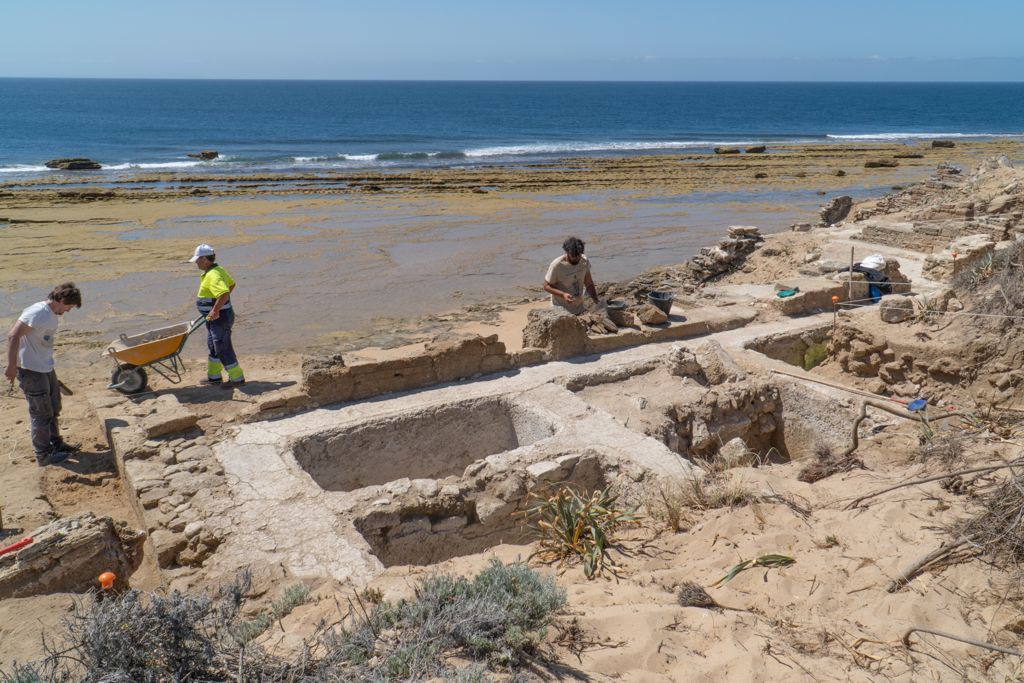 Trabajos arqueológicos, estos días, en Cabo Trafalgar. PEDRO GRIMALDI