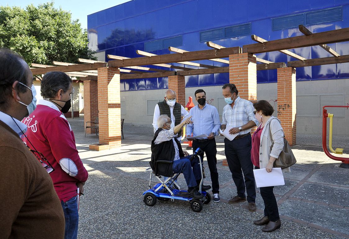 El gobierno local realizará la reforma integral de acerados en la barriada, muy envejecida y poblada, por valor de 402.000 euros. El gobierno local realizará la reforma integral de acerados en la barriada, muy envejecida y poblada, por valor de 402.000 euros.