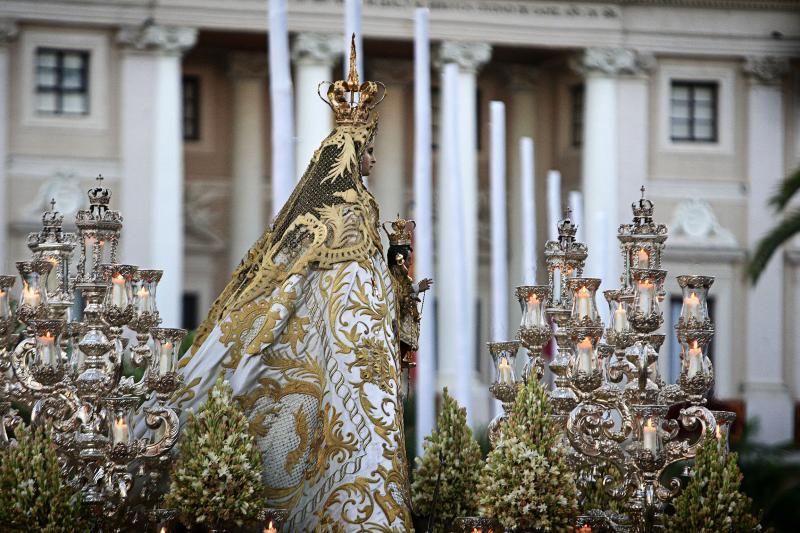 La Virgen del Rosario durante una procesión por su festividad.