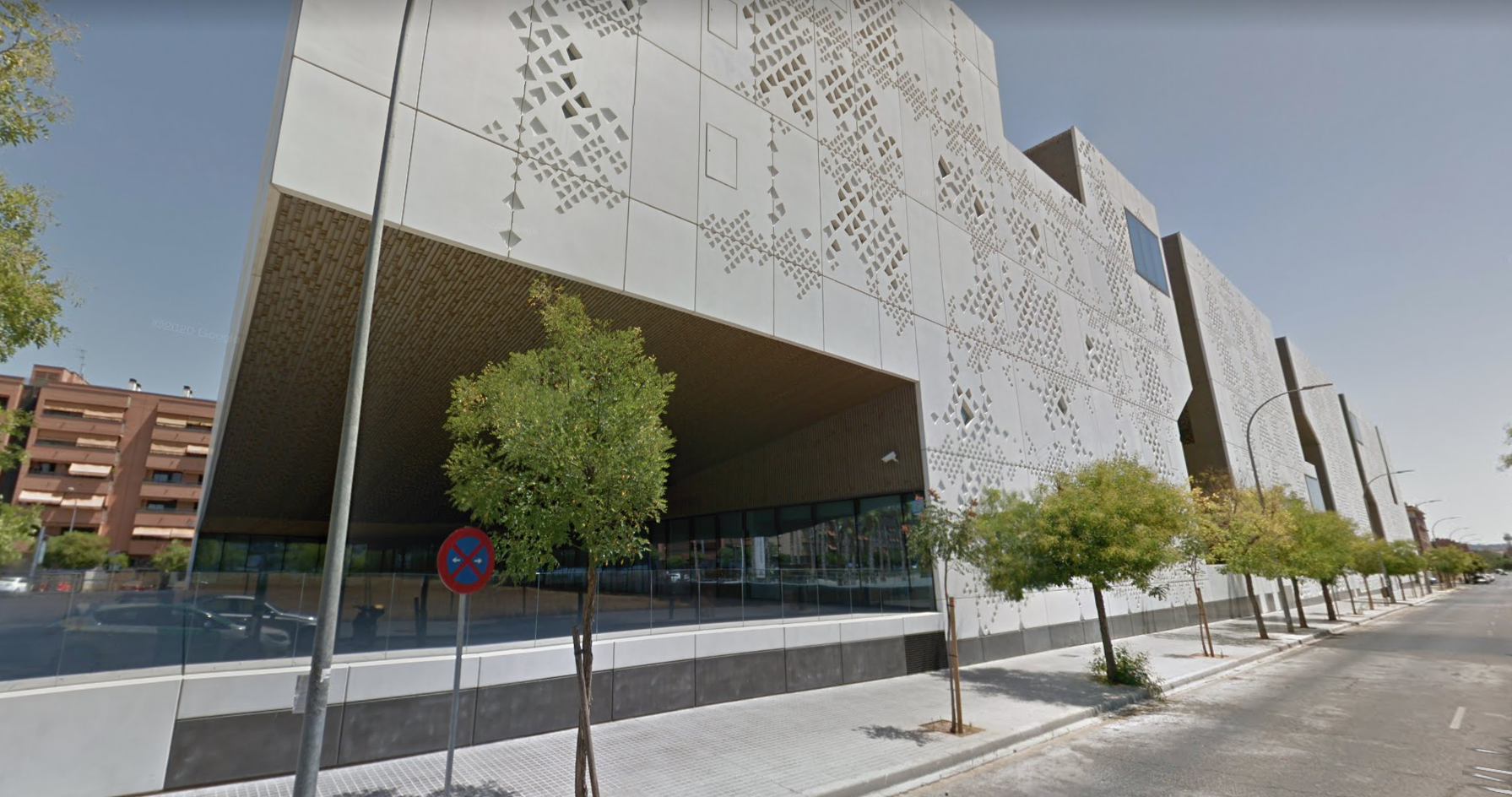 Un director de banco vende una finca por 100.000 euros más de lo que costaba.