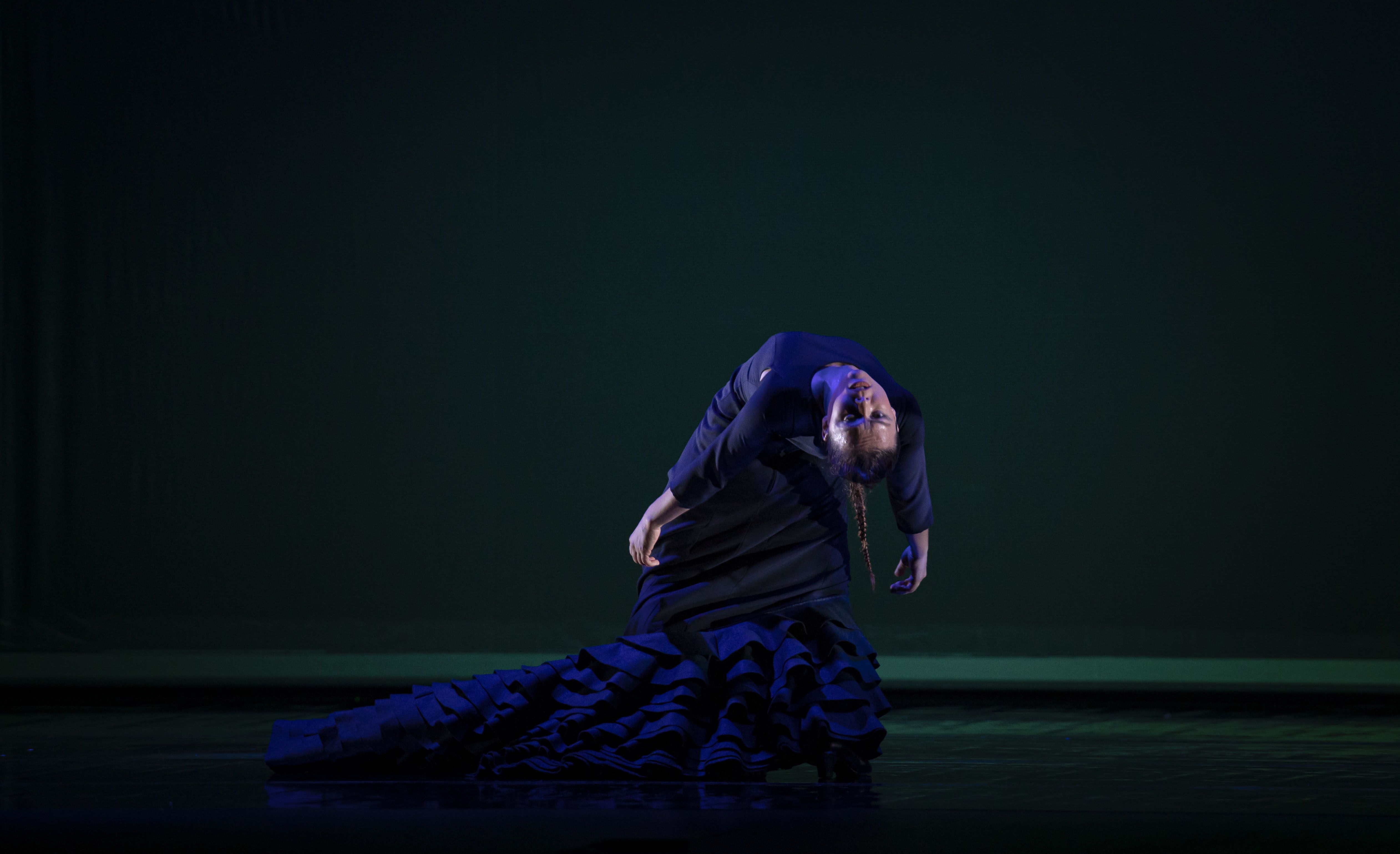 Rocío Molina, en un momento de 'Al fondo riela', espectáculo que ha presentado en el 25 Festival de Jerez.