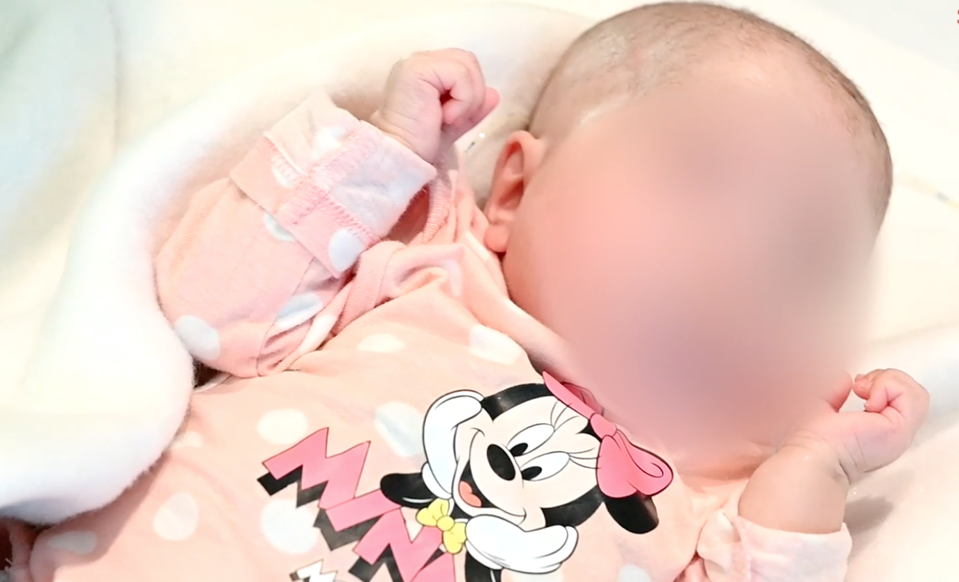 La pequeña Naiara, recién operada de corazón en el Hospital Gregorio Marañón de Madrid.