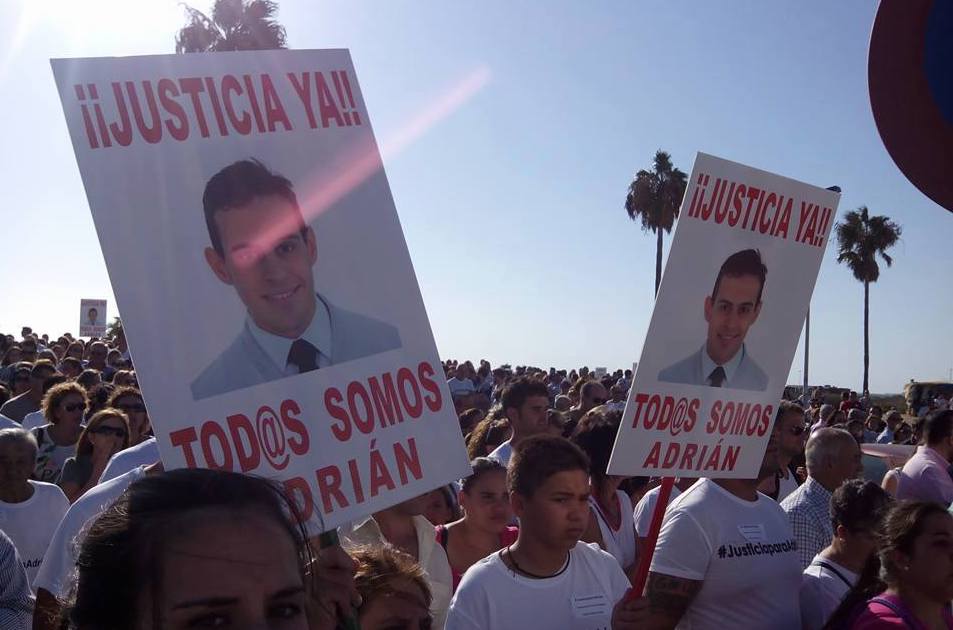 Imagen de una manifestación celebrada en Conil pidiendo Justicia para Adrián.