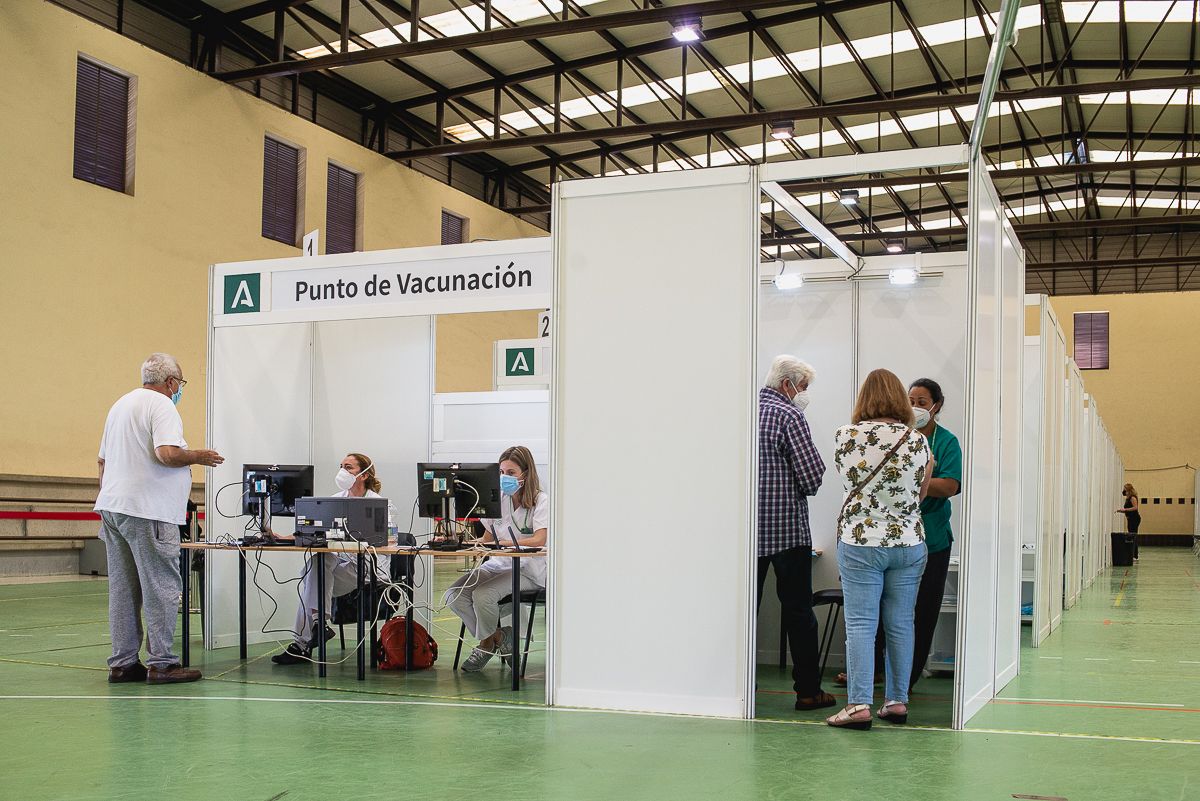 Un punto de vacunación en Jerez.