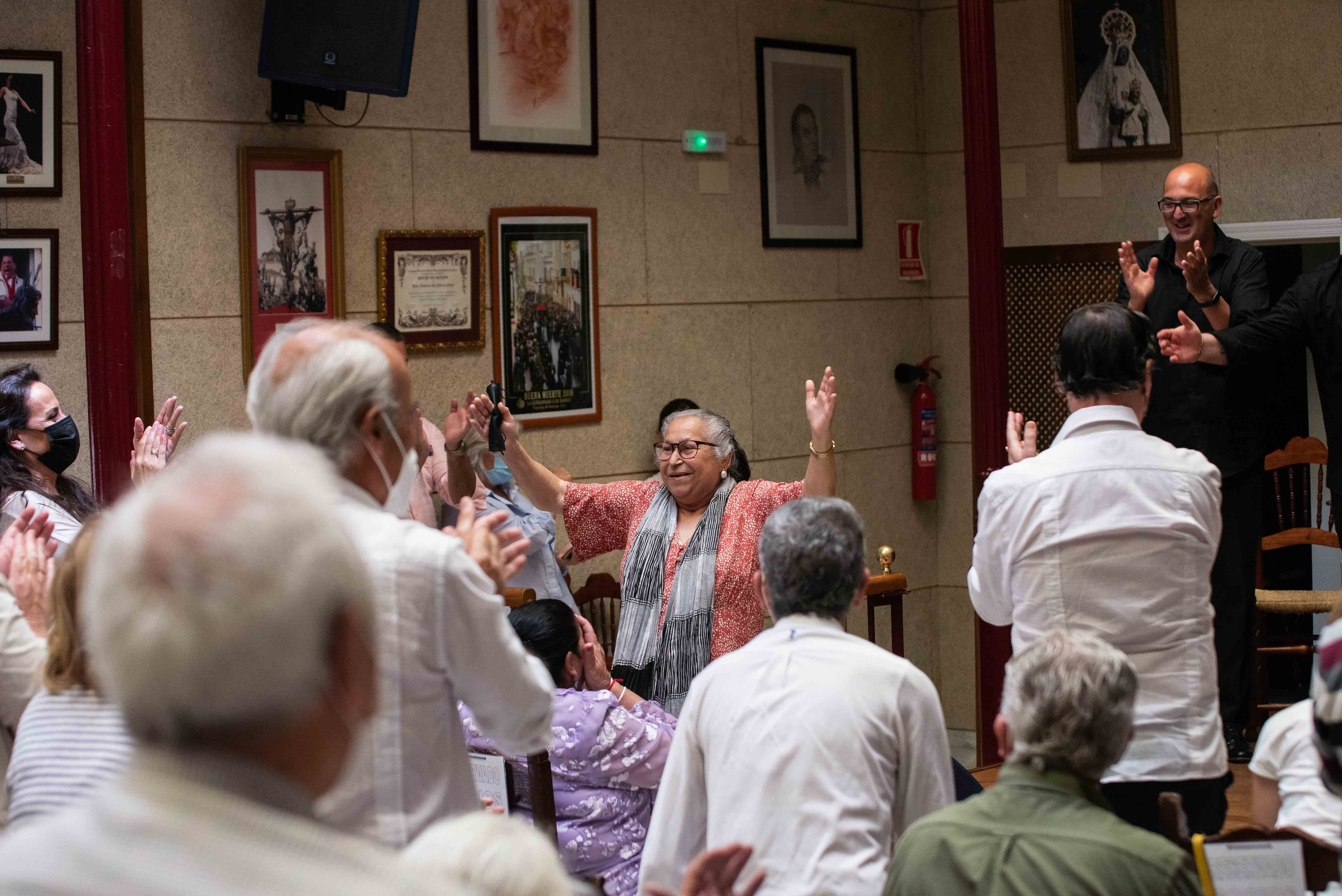 La Tía Curra durante el recital de Manuel Tañé en la Peña Tío José de Paula en Jerez, que presenta 'Un legado en el tiempo' con varias generaciones.