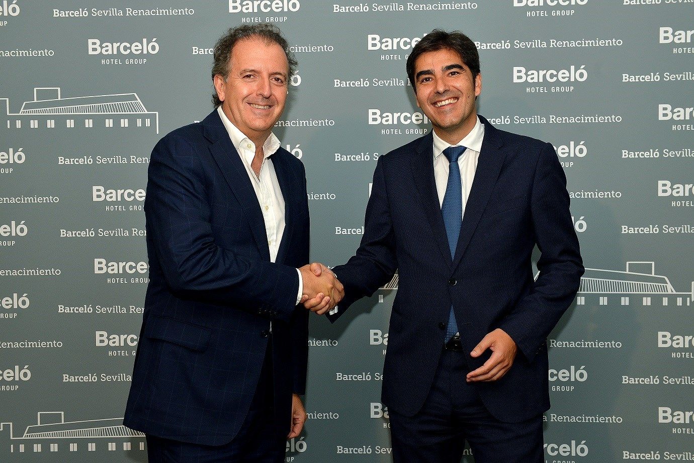 El director general de Desarrollo de Negocio de Barceló Hotel Group, Jaime Buxó, y el presidente de Wingenia, Ángel Haro.