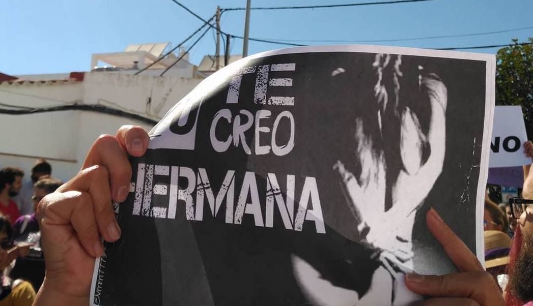 Un cartel de una manifestación contra una violación, en una imagen de archivo. 