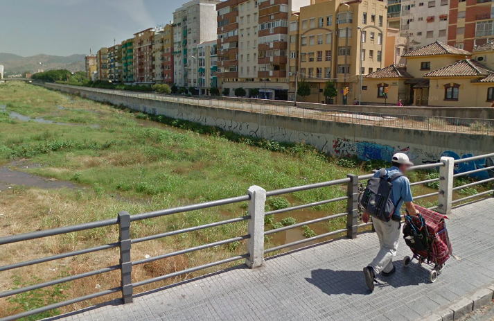 Inmediaciones del puente de Armiñán, en Málaga, lugar donde sucedieron los hechos.