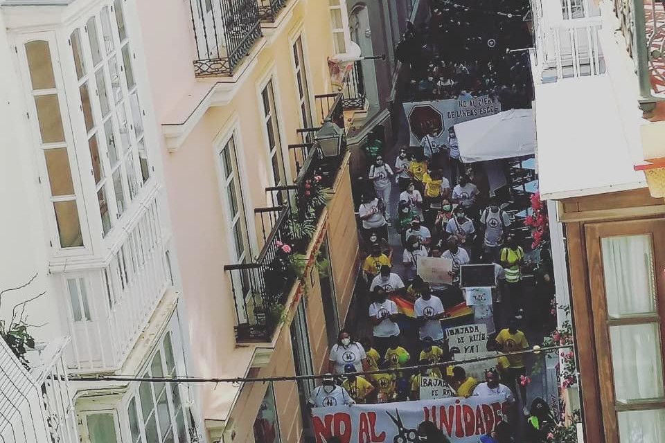 Una imagen de la marcha de la Flampa hoy en Cádiz.