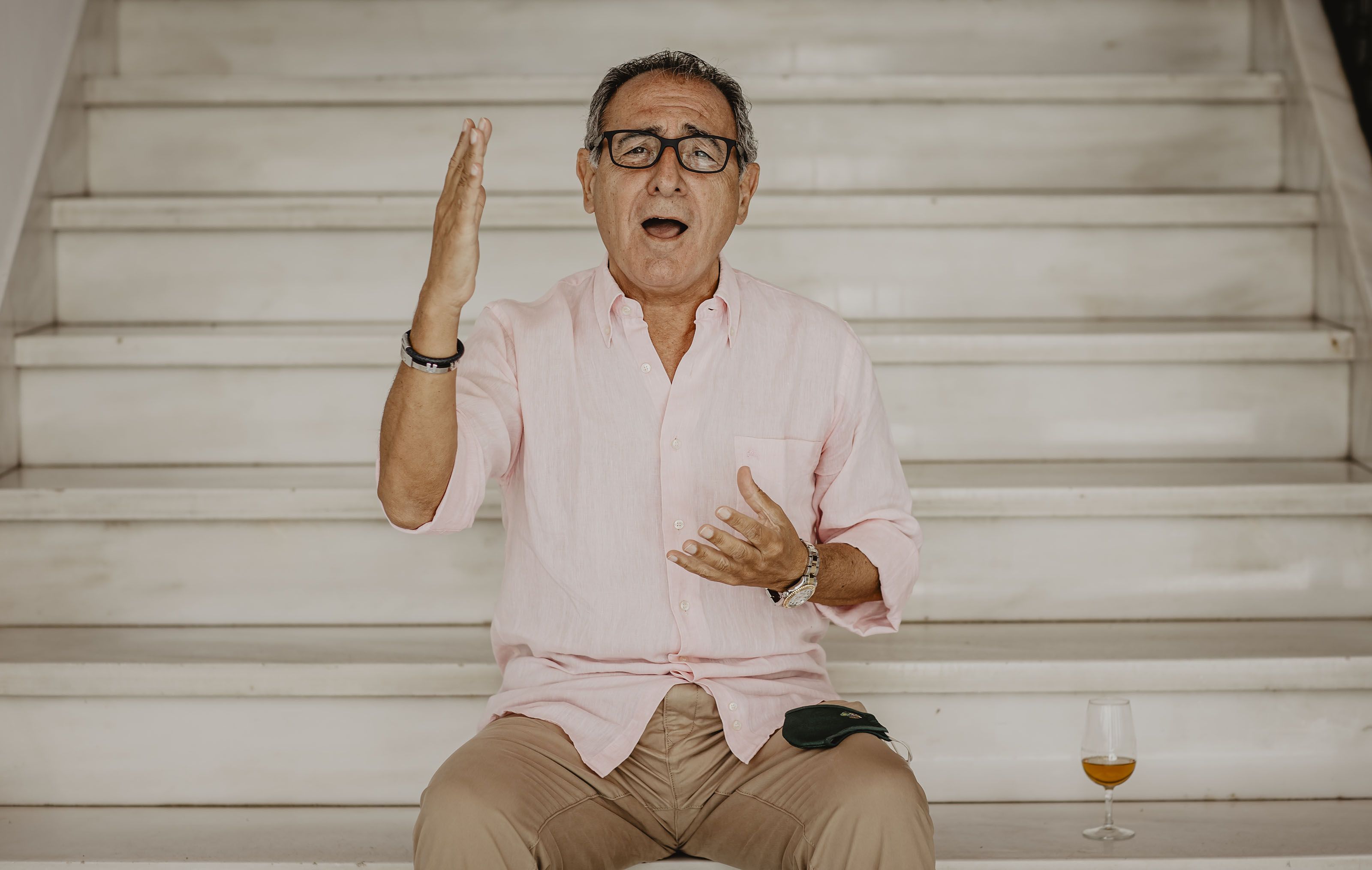 Martín Martín, crítico: "Lo que más me jode es aquello que atenta contra la dignidad del flamenco". El astigitano posa tras la entrevista, en la Casa del Vino, durante el pasado 25 Festival de Jerez.