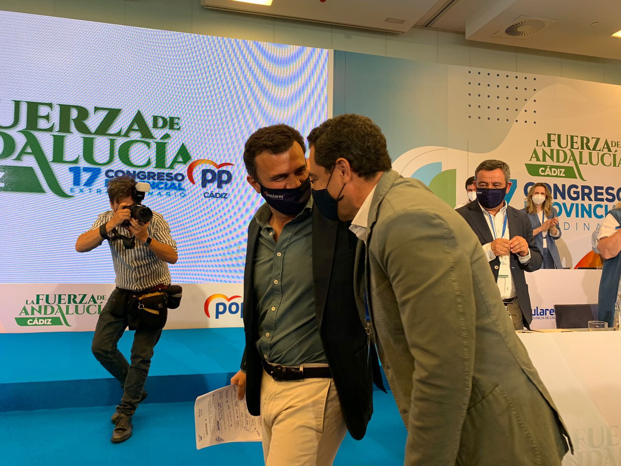 Bruno García, con Moreno, en el congreso del partido celebrado en Cádiz este domingo.