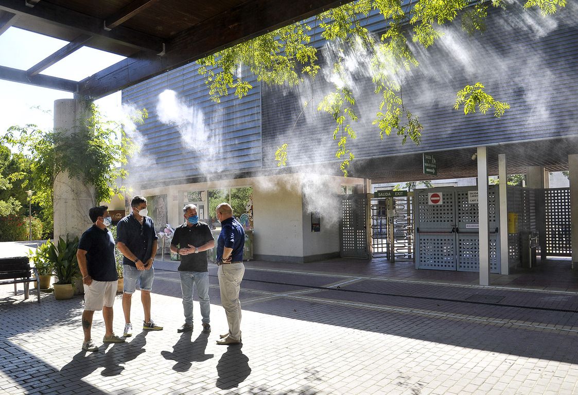 El sistema instalado para refrescar el Zoo.