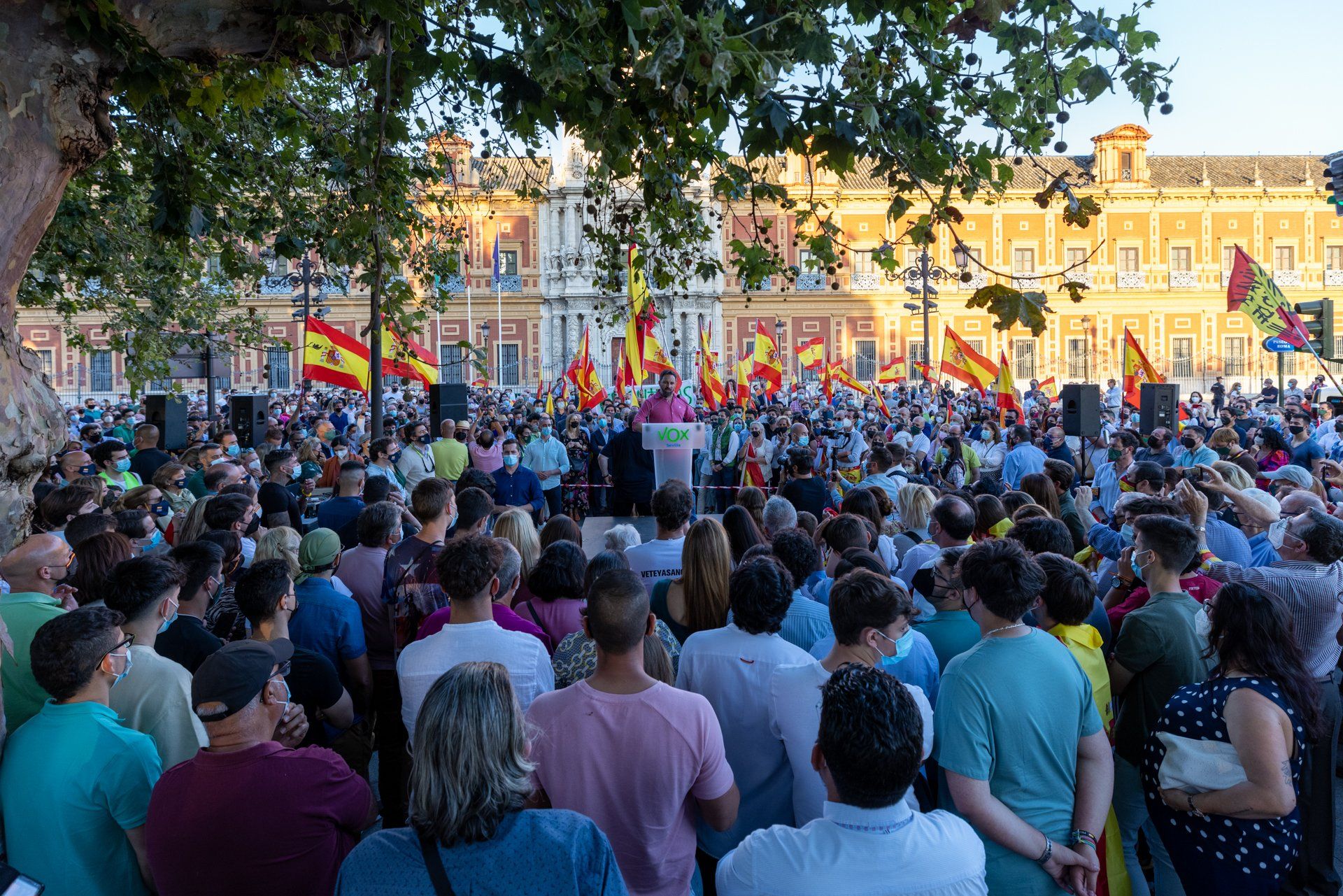 Santiago Abascal, líder de Vox, en un acto este pasado domingo ante el Palacio de San Telmo en Sevilla.