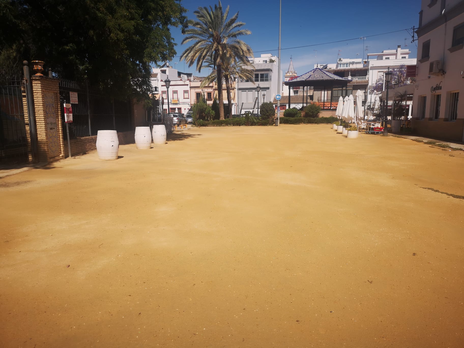 Plazoletas de albero regado.