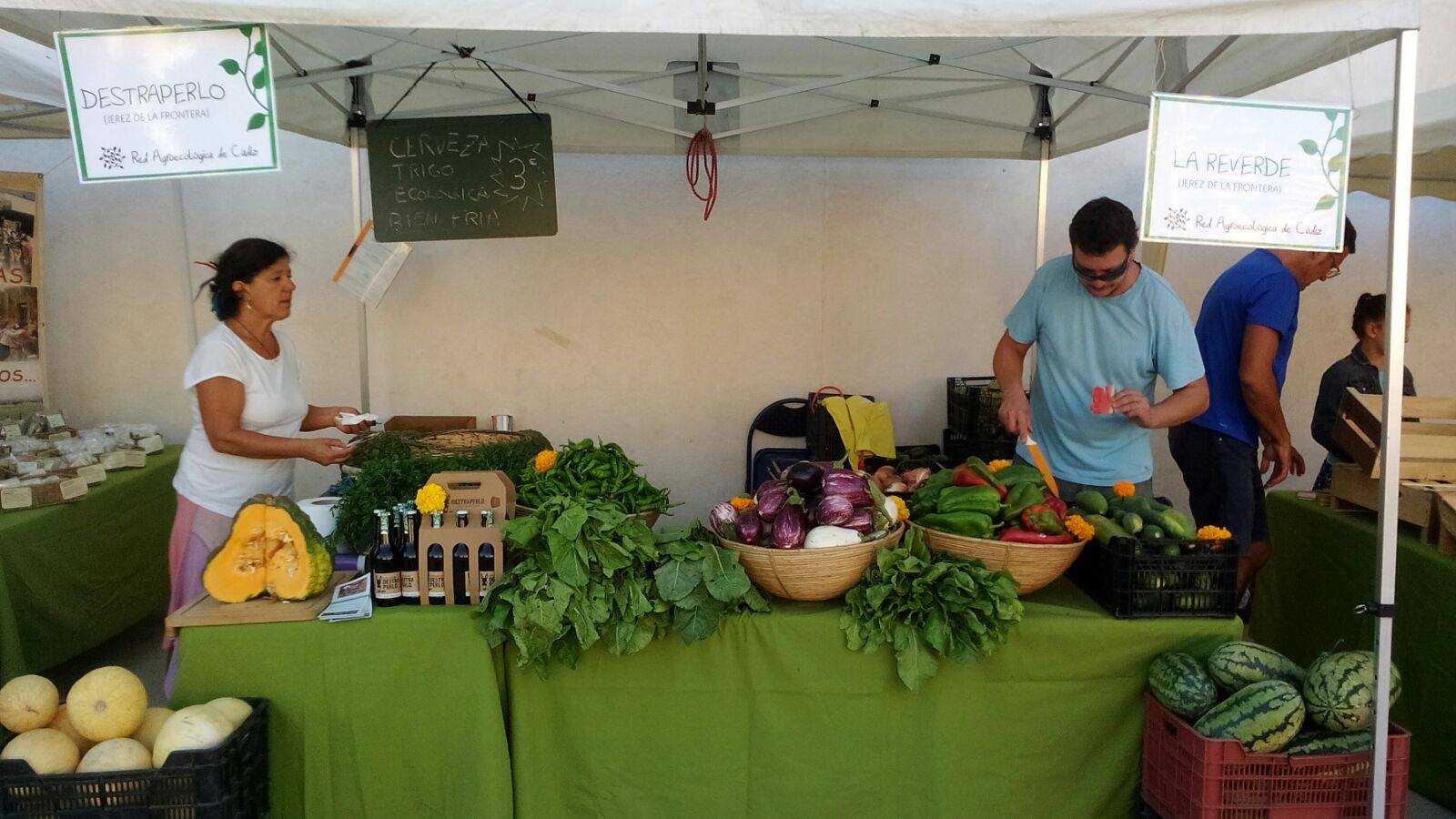 Una pasada edición del mercado en Los Toruños. FOTO: RED AGROECOLÓGICA DE CÁDIZ.