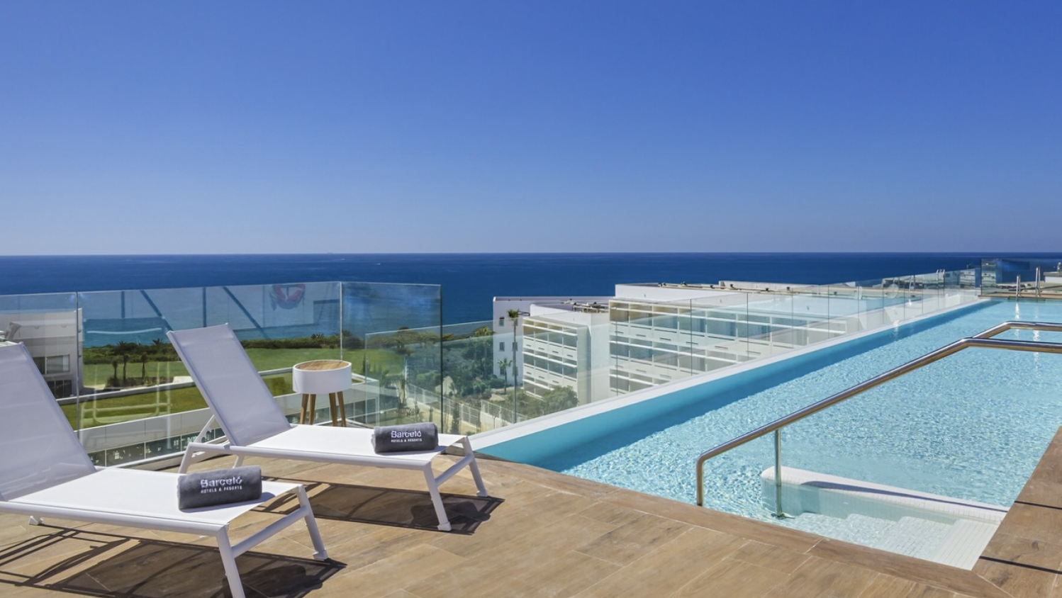 Piscina 'infinita' con vistas en el nuevo hotel de Barceló en Conil. 