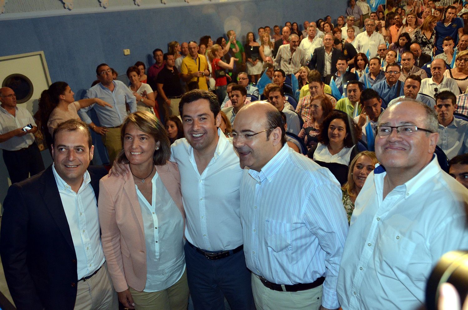 Moreno Bonilla y Sebastián Pérez, en el centro de la imagen, en 2014. PP-A