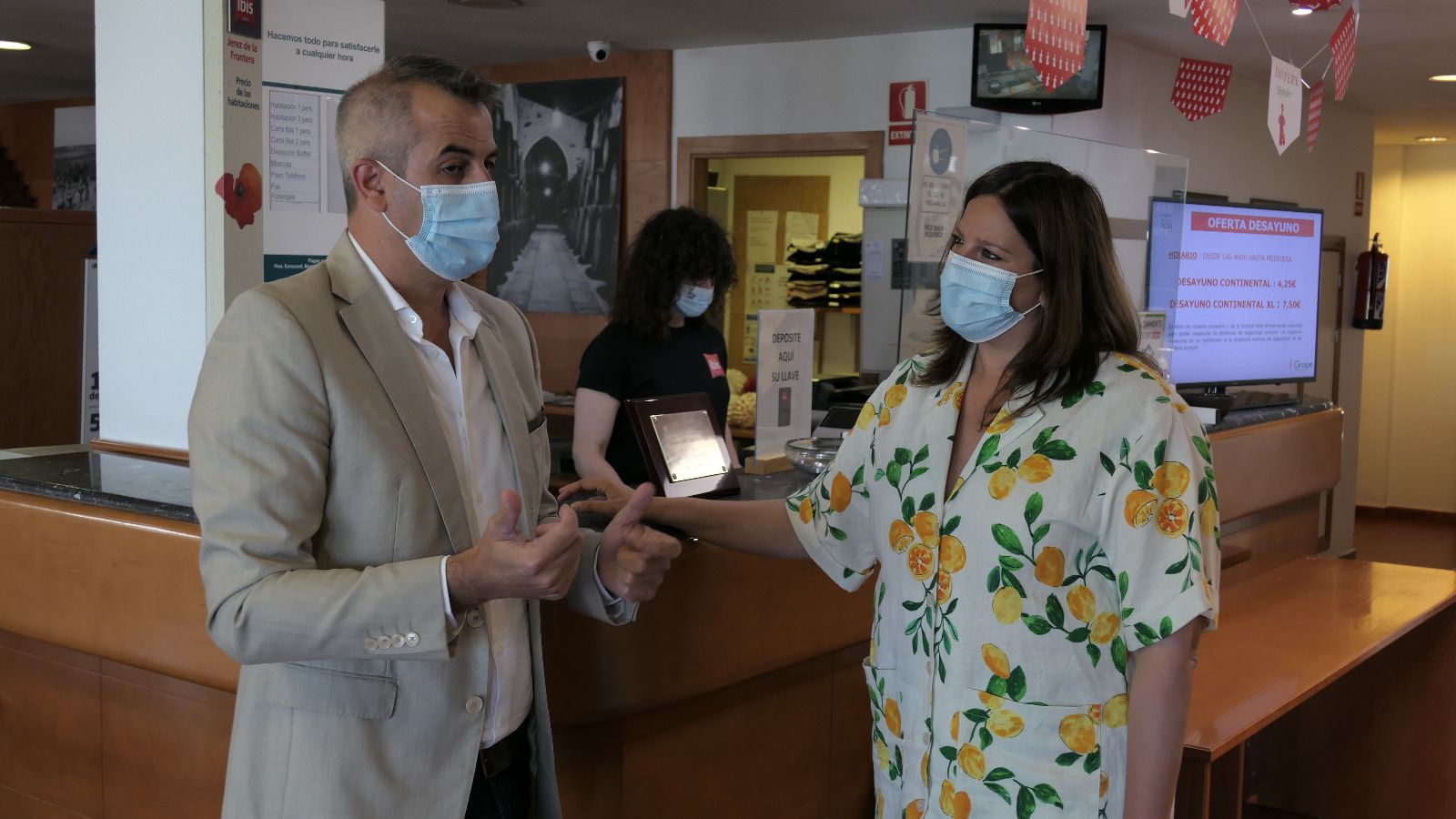 Estefanía Brazo, en su visita al hotel Ibis de Jerez.