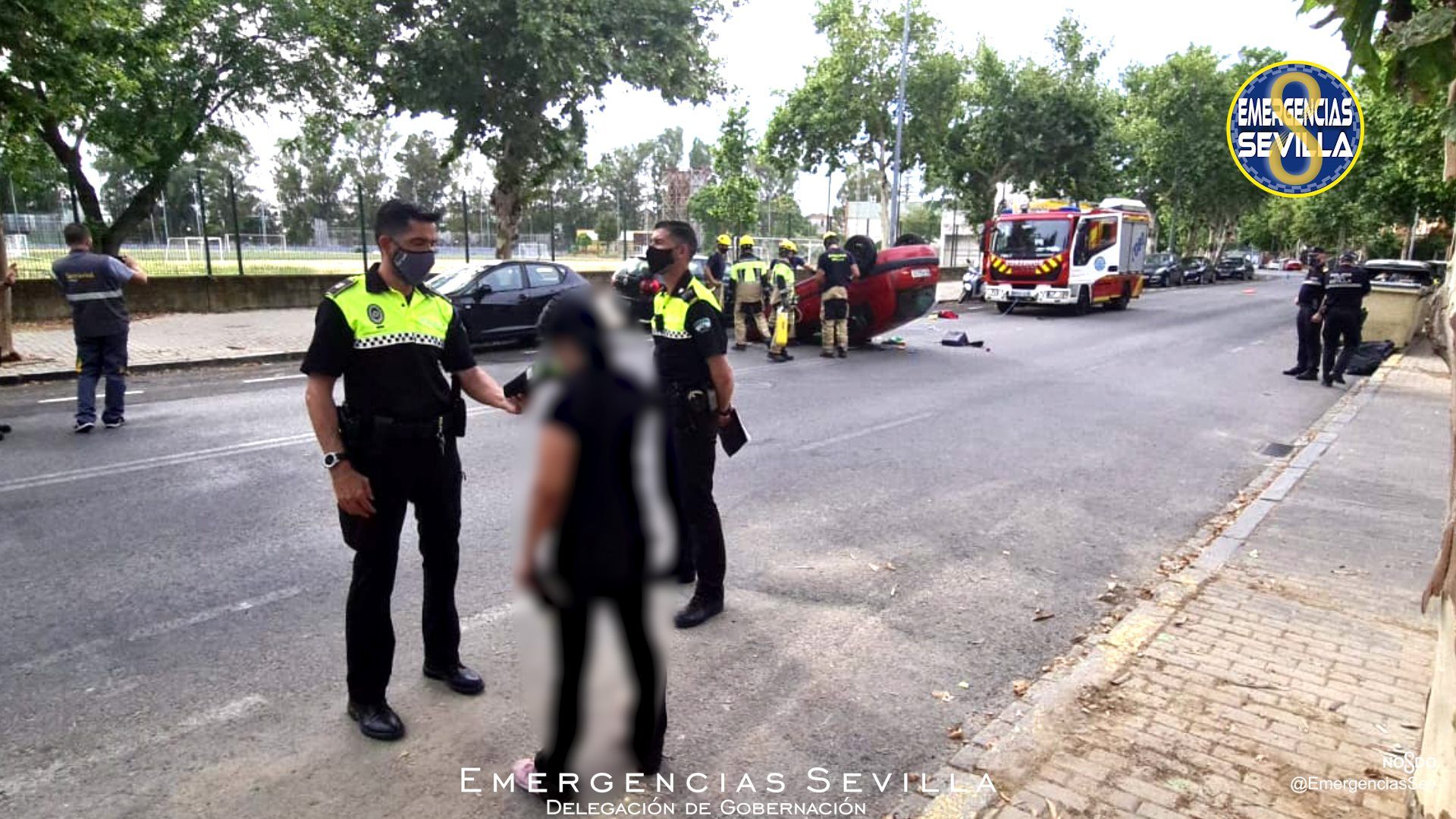 Un momento de la prueba de alcoholemia a la que fue sometida la conductora tras el aparatoso siniestro en Sevilla.