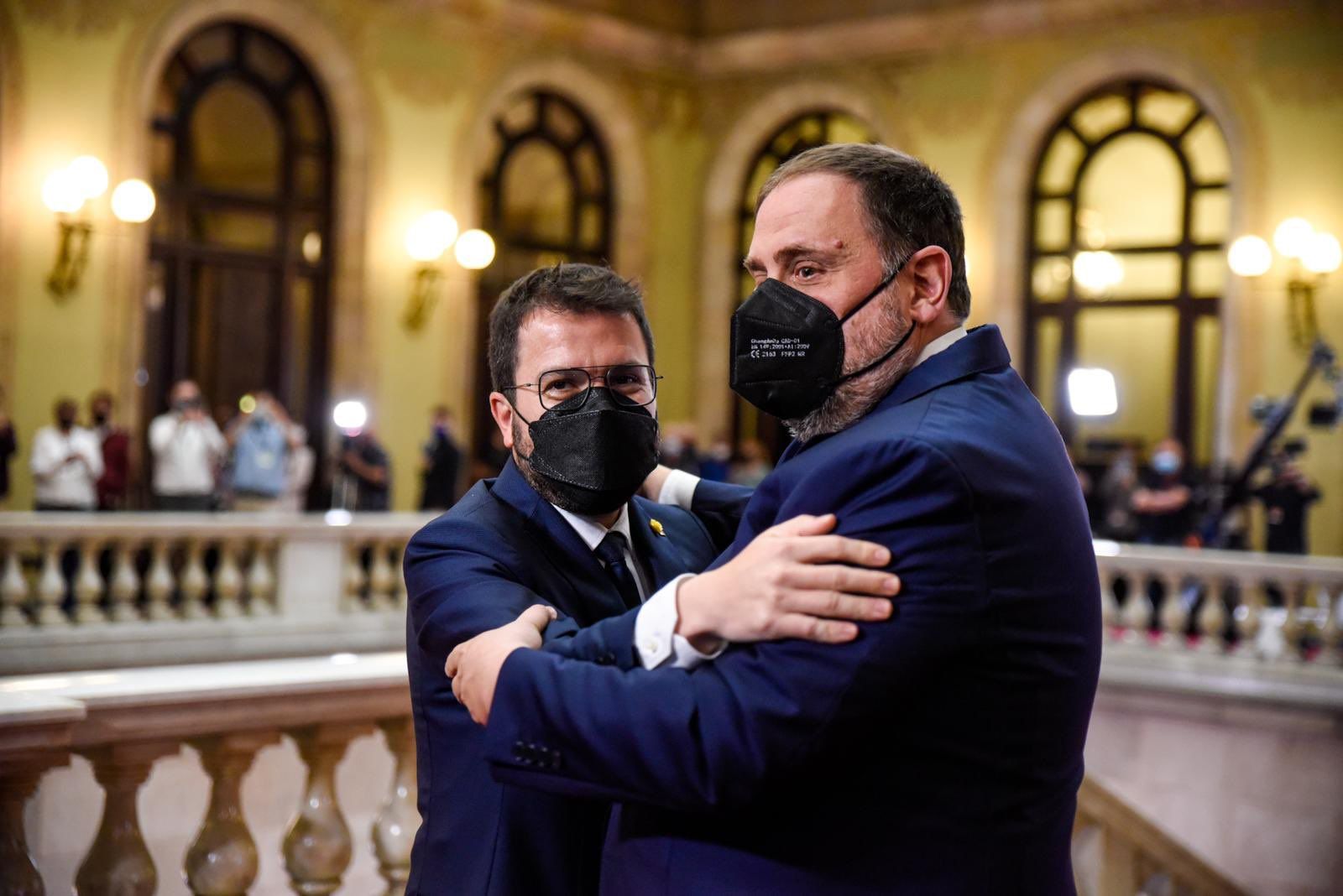 El líder de ERC, Oriol Junqueras, que ha hablado con el presidente Sánchez por teléfono, en una imagen de archivo con el presidente catalán, Pere Aragonés.