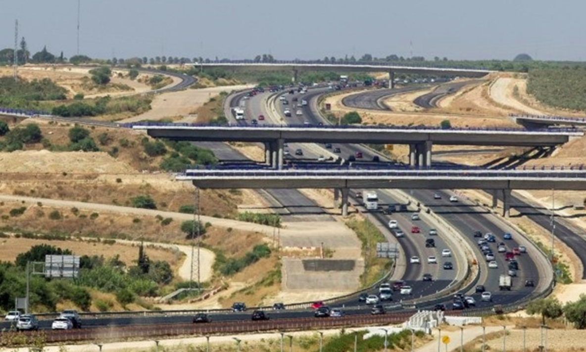 Una autovía, en la provincia de Sevilla, en una imagen retrospectiva. FOTO: SEVILLA SE MUEVE