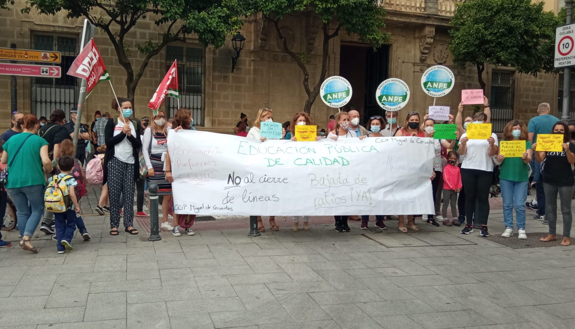 Protesta por la bajada de ratio en el CEIP Miguel de Cervantes de Jerez.