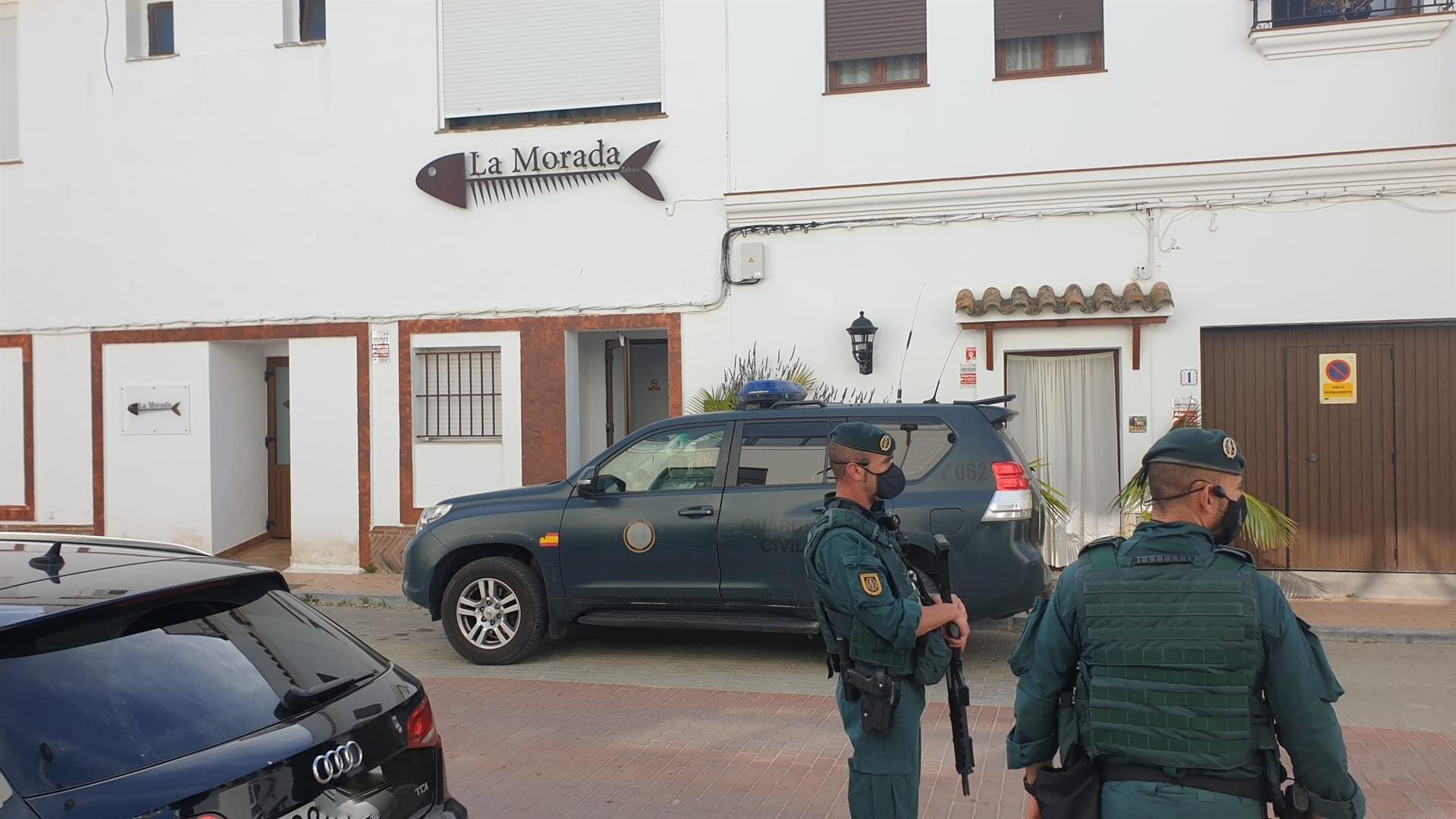 Agentes de la Guardia Civil en Zahara. EUROPA PRESS