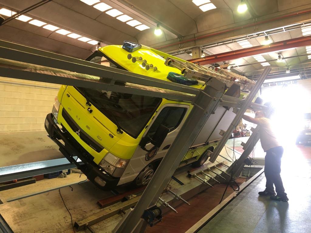 Pruebas de estabilidad de los nuevos camiones de Bomberos del CPBC.