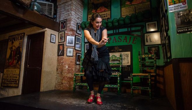 Espectáculo de flamenco en el tabanco El Pasaje.