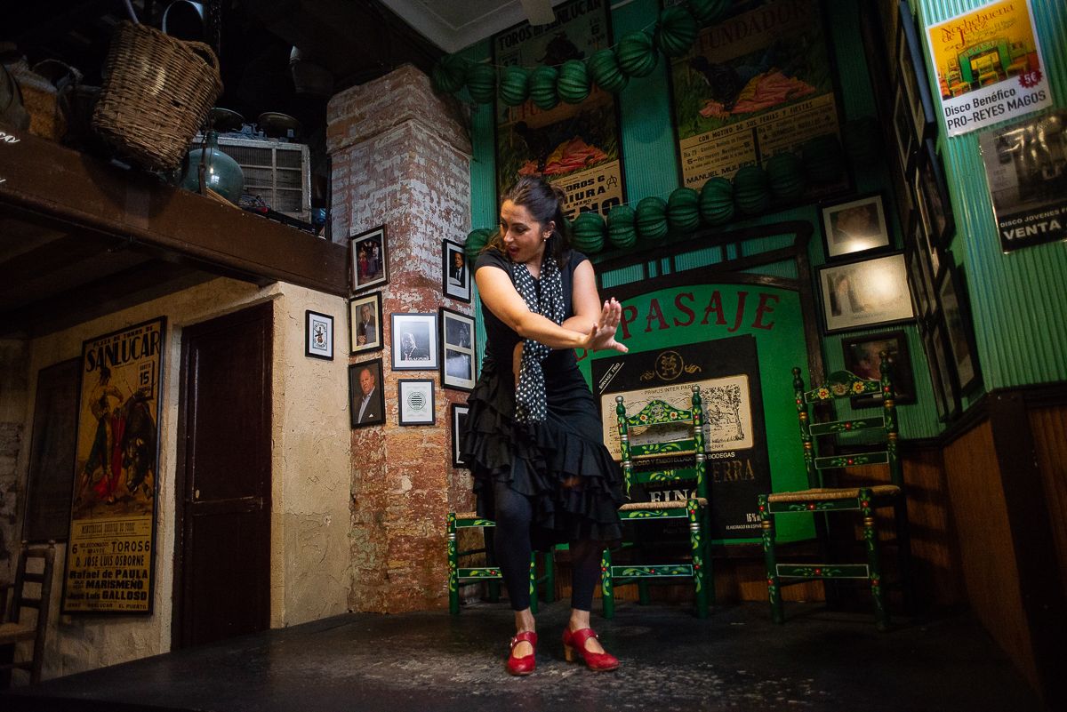 Carmen Moncada bailando por bulería.