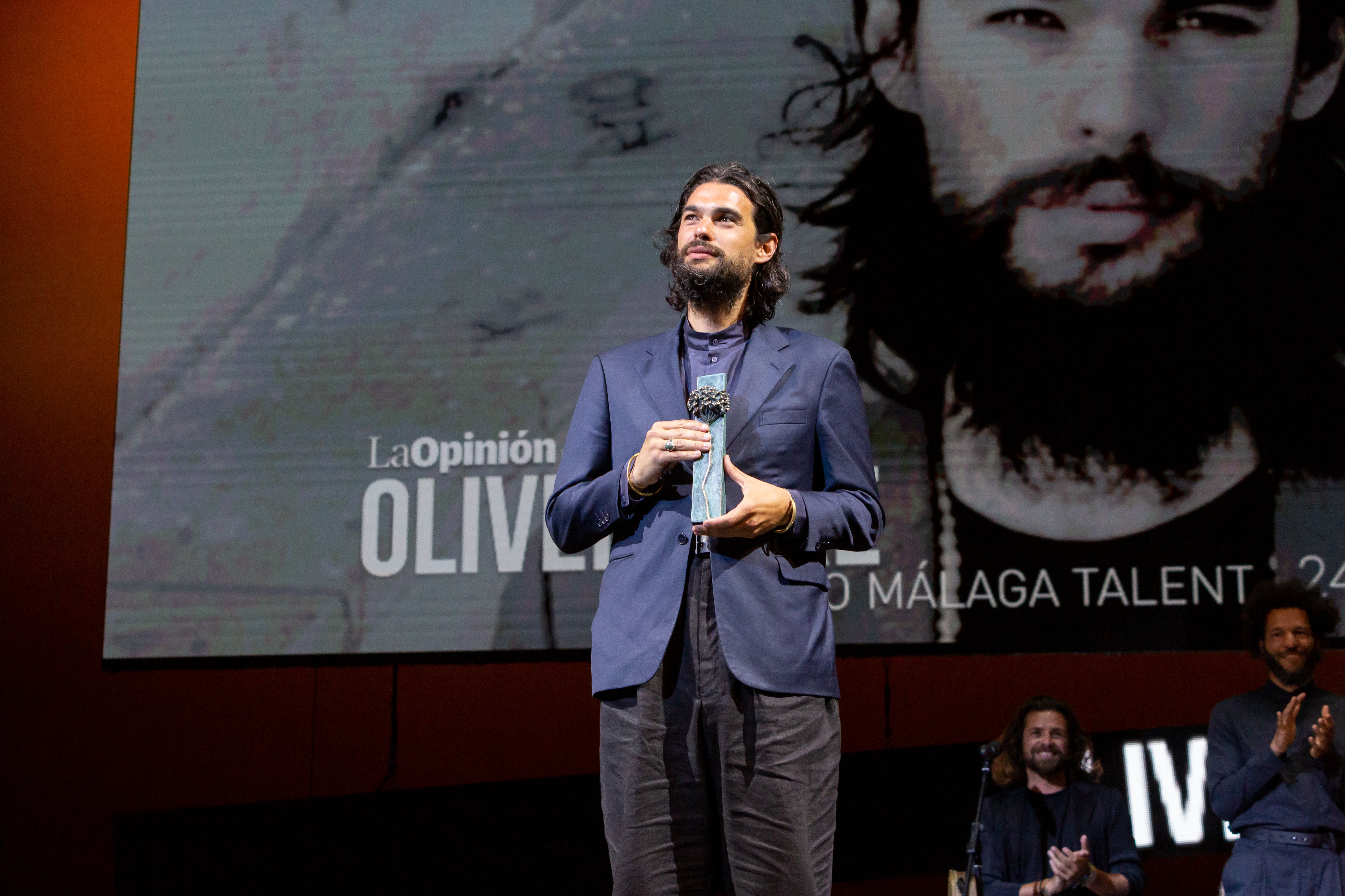 El Festival de Málaga ha dedicado el premio 'Málaga Talent' al cineasta gallego Oliver Laxe, que lo ha recogido este pasado domingo.   KOKE PÉREZ