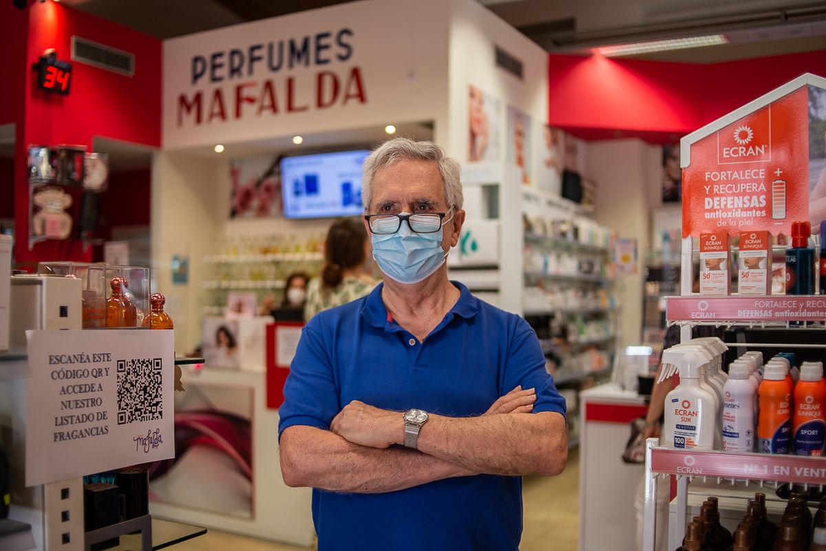 Kurt, propietario de Perfumes Mafalda, en su tienda, este lunes.