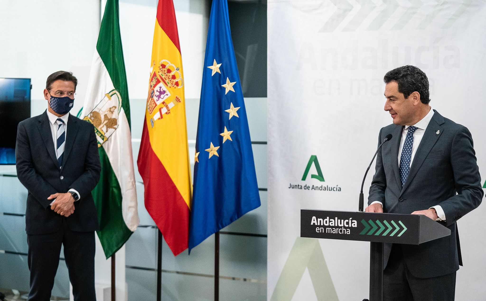 Luis Salvador y Juan Manuel Moreno Bonilla, en abril pasado, en una visita institucional a laboratorios Rovi. JUNTA