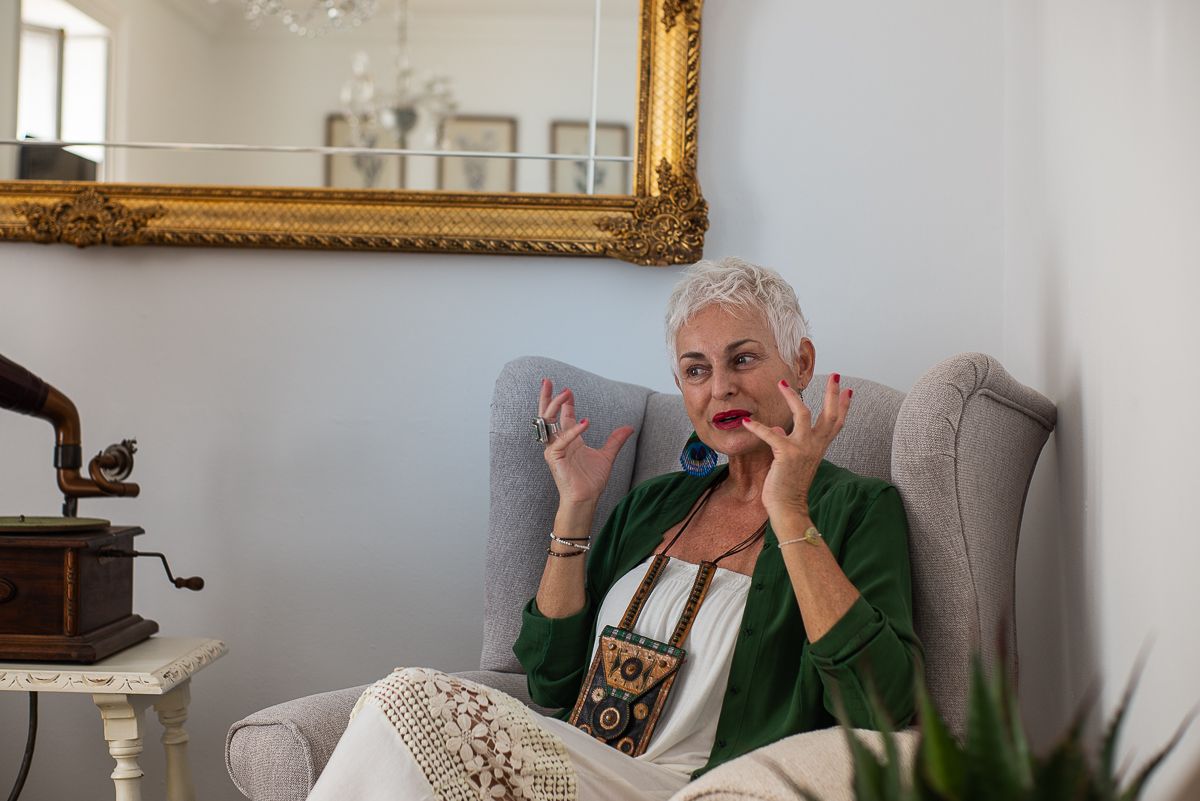 Cristina durante la entrevista en uno de los salones del inmueble.