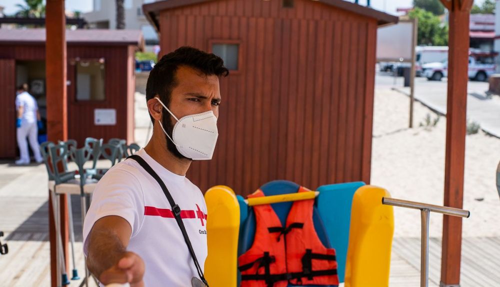 LA BARROSA COMIENZO TEMPORADA PLAYA VERANO CRUZ ROJA SALVAMENTO CALOR 9