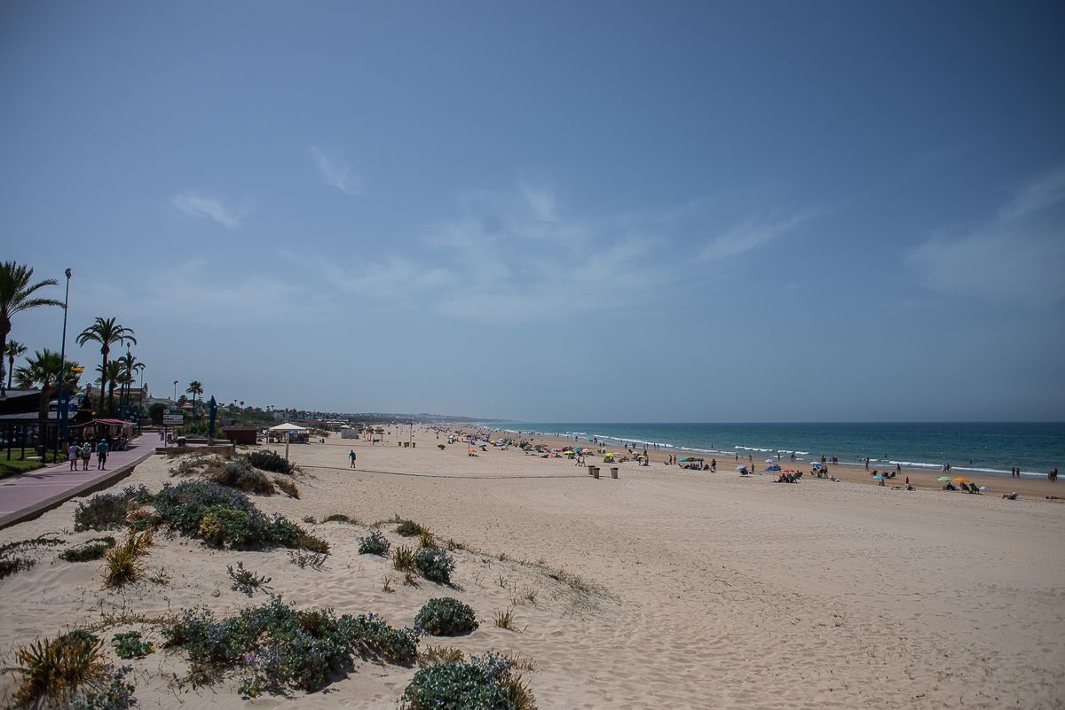 Playa de la Barrosa en Chiclana, que ha sido distinguida con el premio ‘Destino Turístico de Excelencia’.
