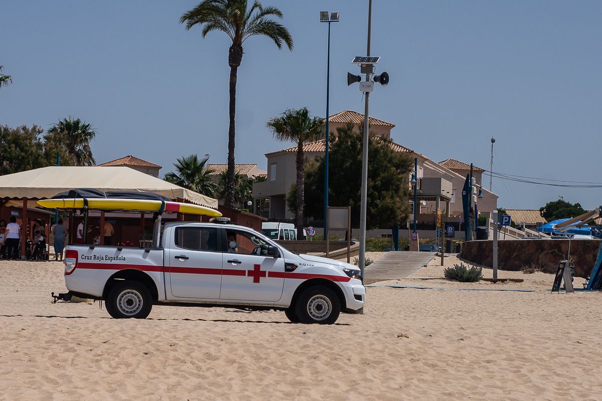 Muere una mujer ahogada en aguas de La Barrosa, en Chiclana