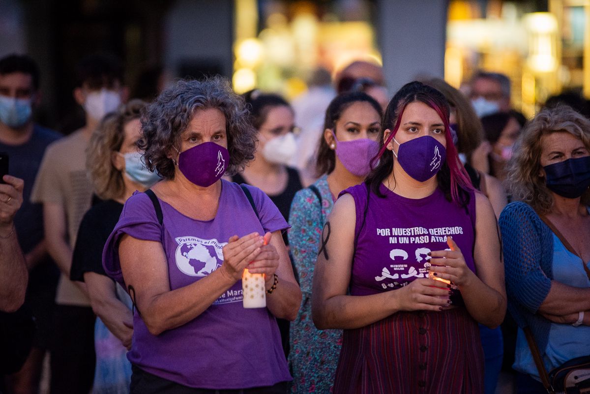 Espacios públicos se convierten en 'puntos violeta' para denunciar agresiones machistas en Sevilla.