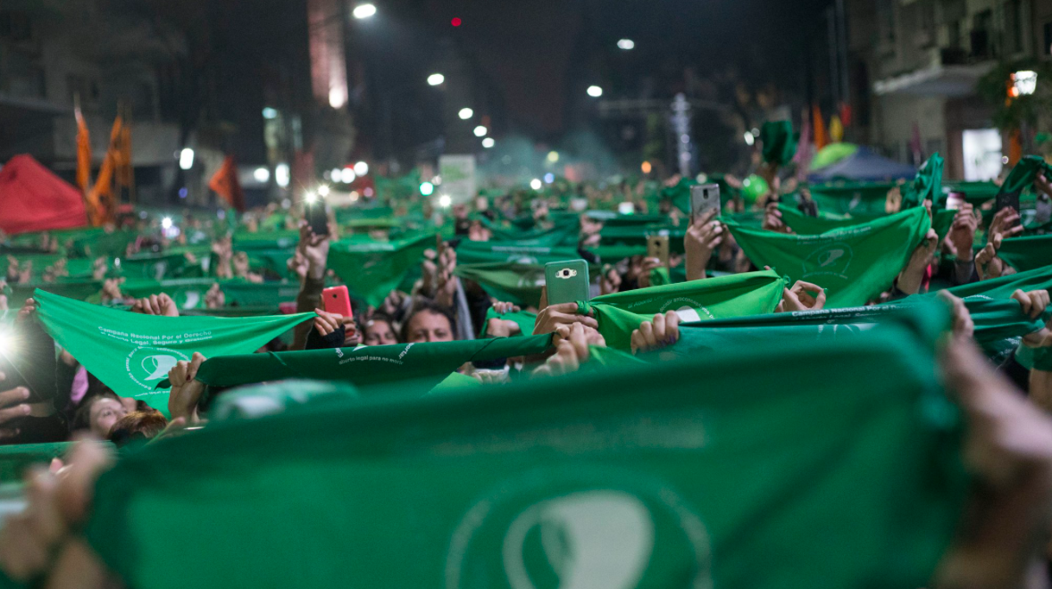 Pañuelos verdes en una manifestación en Argentina por el aborto legal. FOTO: FUNDACIÓN HUÉSPED. 